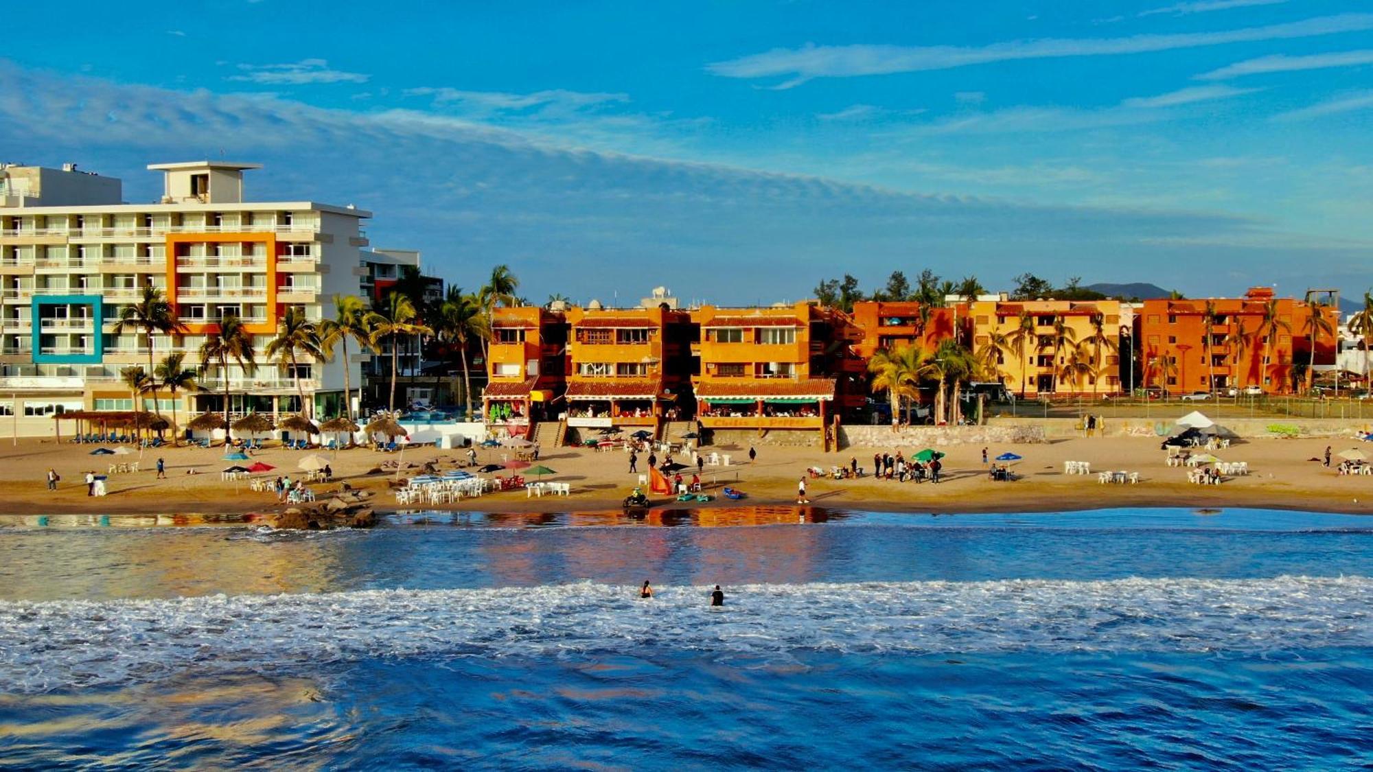 Playa Suites Mazatlán Extérieur photo
